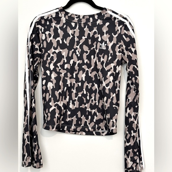 Adidas Leoflage Printed Bell-Sleeve Cropped Athleisure Top | Medium - Picture 10 of 10